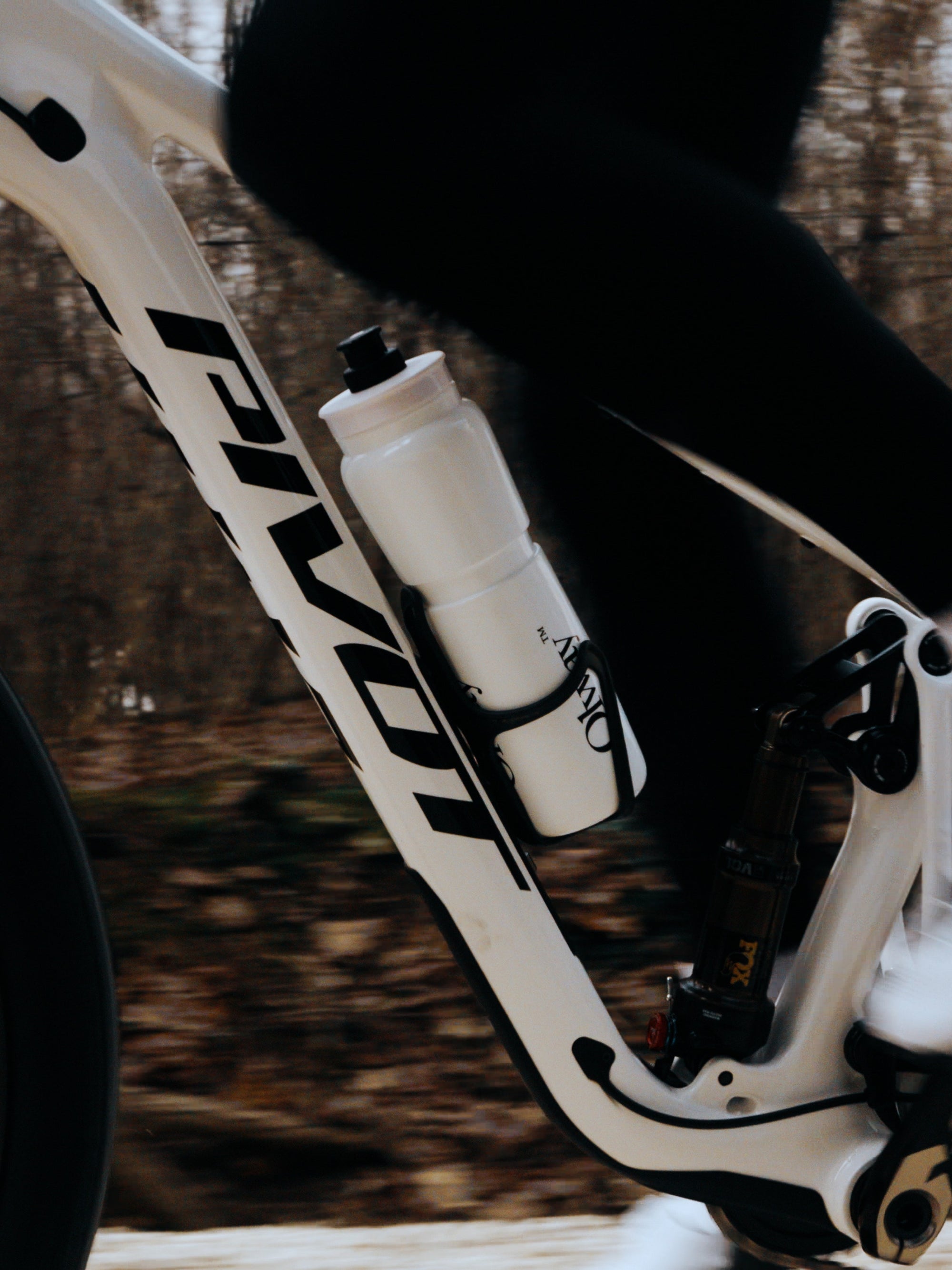 Olway Hydration Bottle 950ml in a bottle cage on a mountain bike frame
